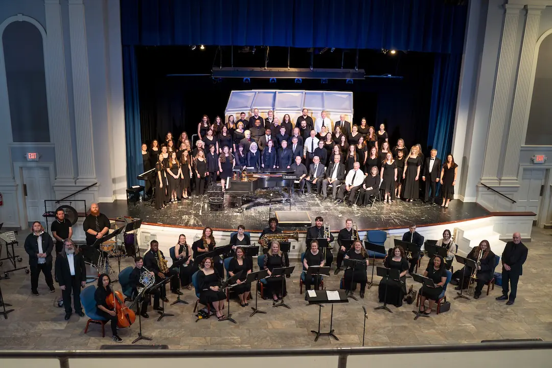 The alumni choir and alumni band in the chapel.
