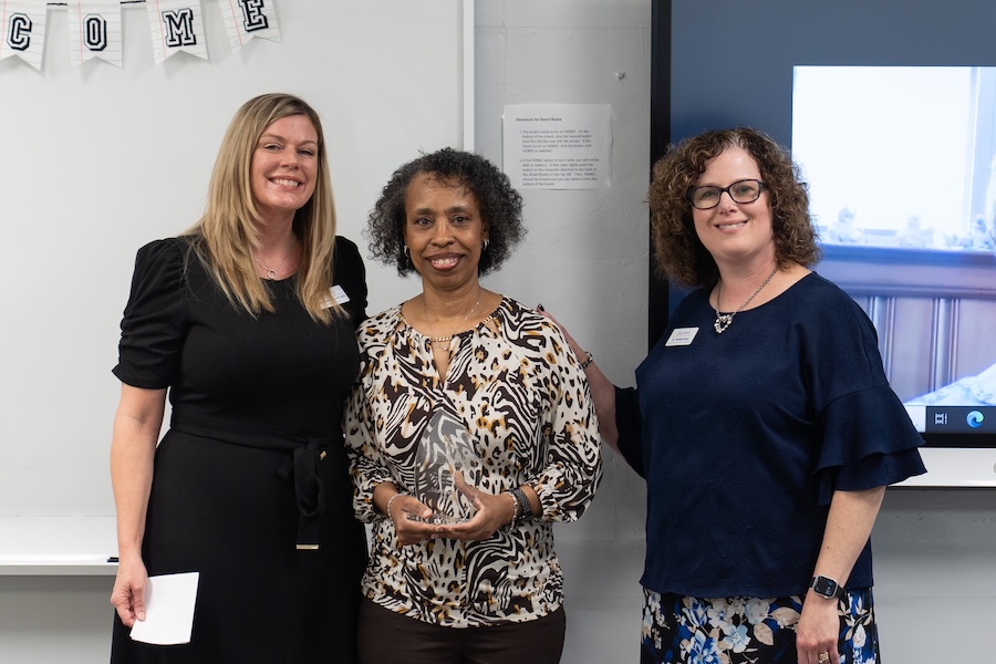Ida Byers receives the Goodness and Light Award